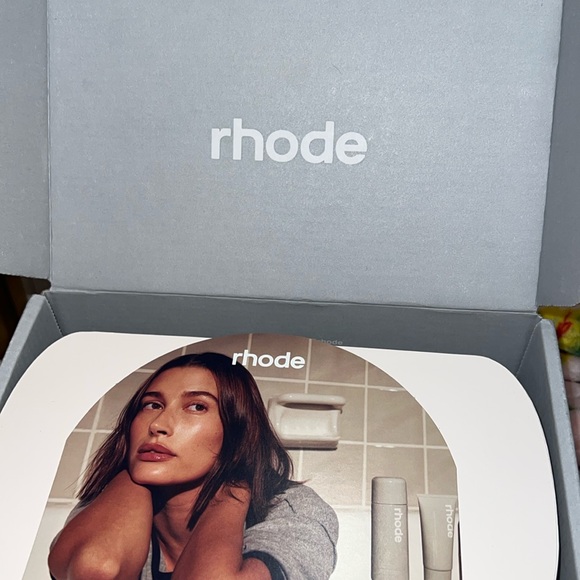 Rhode Cinnamon Roll Birthday Set